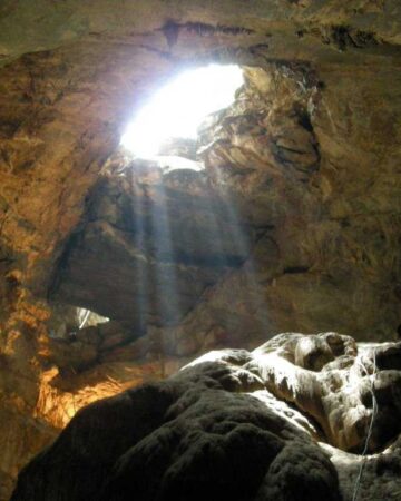 Vizag Dindi Araku Valley Borra Caves